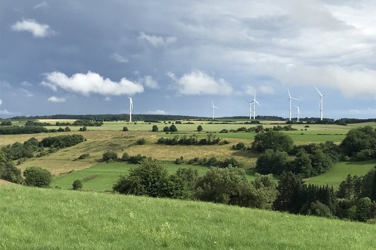 Windenergieanlagen auf der Wahlener Platte Foto: Stephan Hinkel